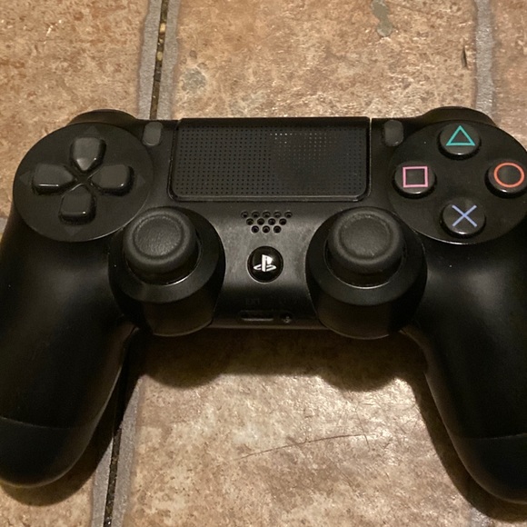 PlayStation 4 Slim 1TB with COD: Black Ops llll + Days Gone + Spider-Man - Picture 3 of 5